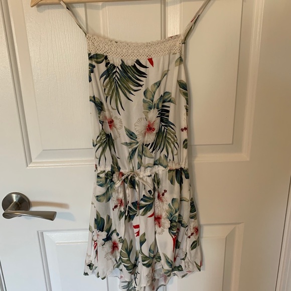 Hollister Romper - Picture 2 of 8